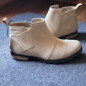 Sorel Emelie Chelsea Waterproof Suede in Oatmeal